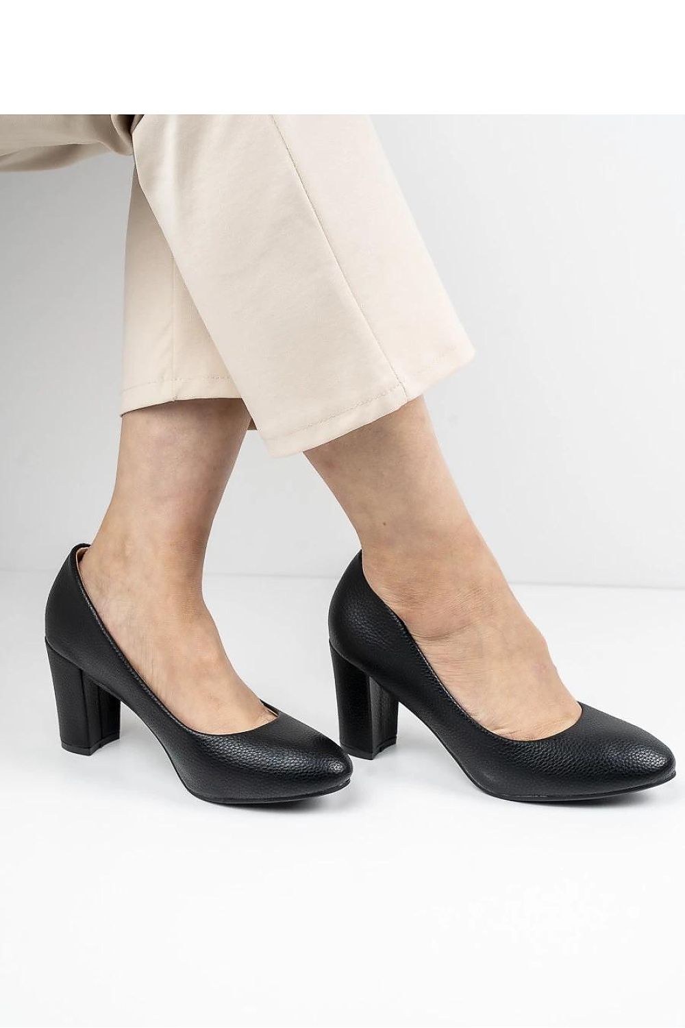 Block heel pumps model 213149 Inello