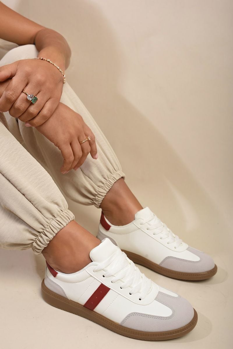 Low Top Lace-Up Trainers Moda