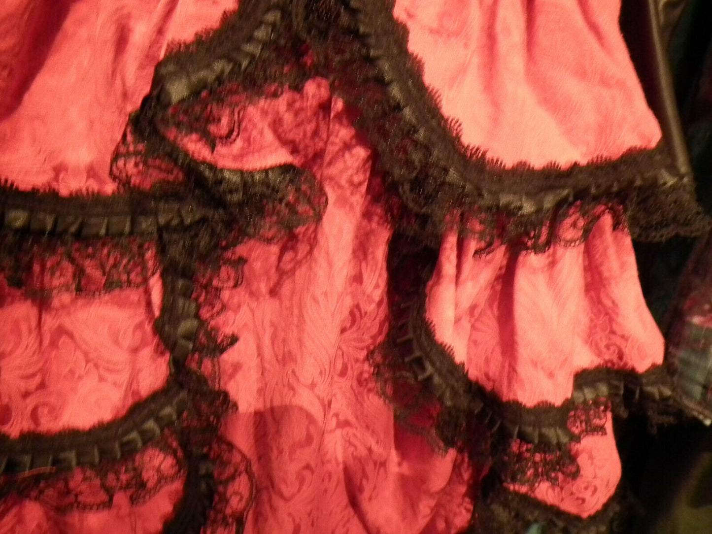 NEW Phaze Clothing Beautiful saloon STYLE, LAYERS Red Black skirt Size XLSize 16 phaze clothing