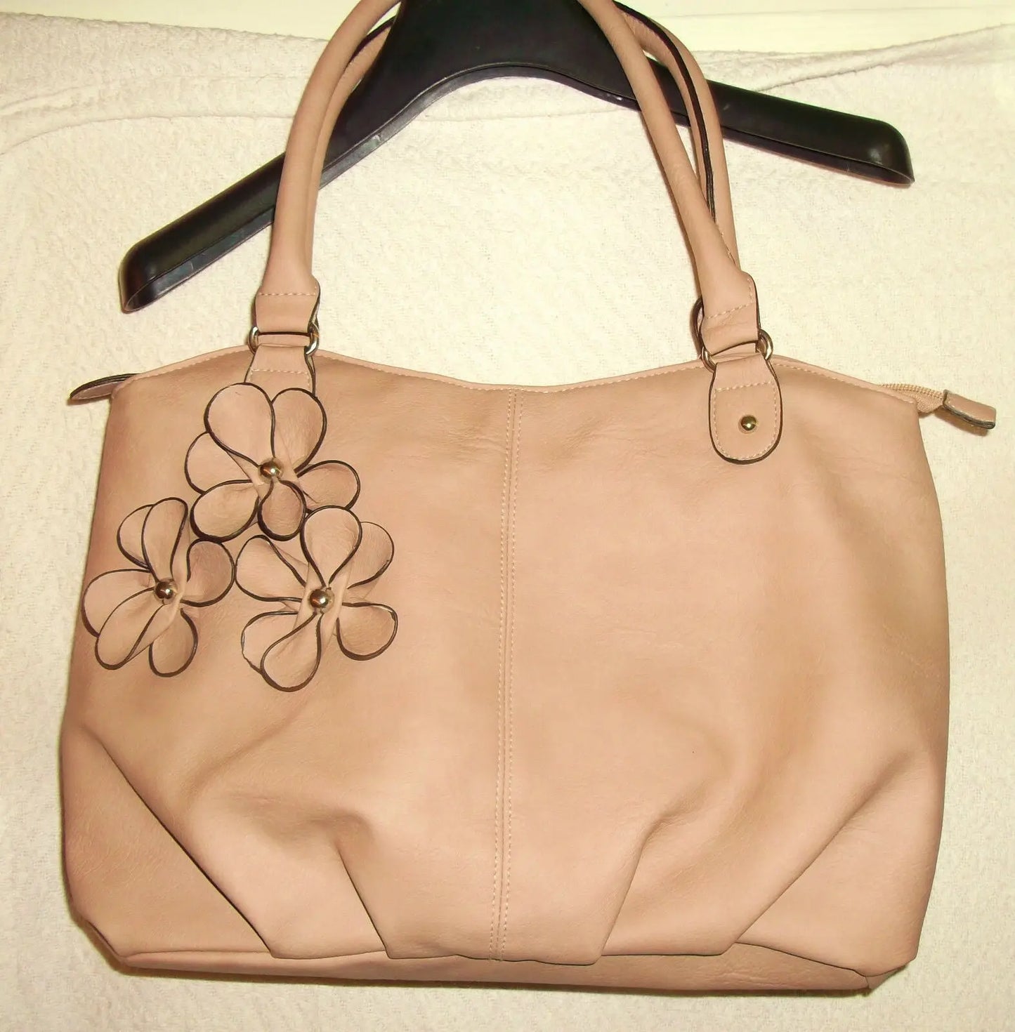 dusky pink faux leather shoulder-bag.flower design.2straps. unbranded