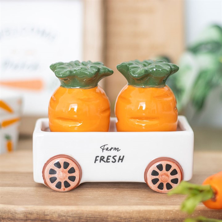 Carrot Salt and Pepper Shakers in Wagon N/A