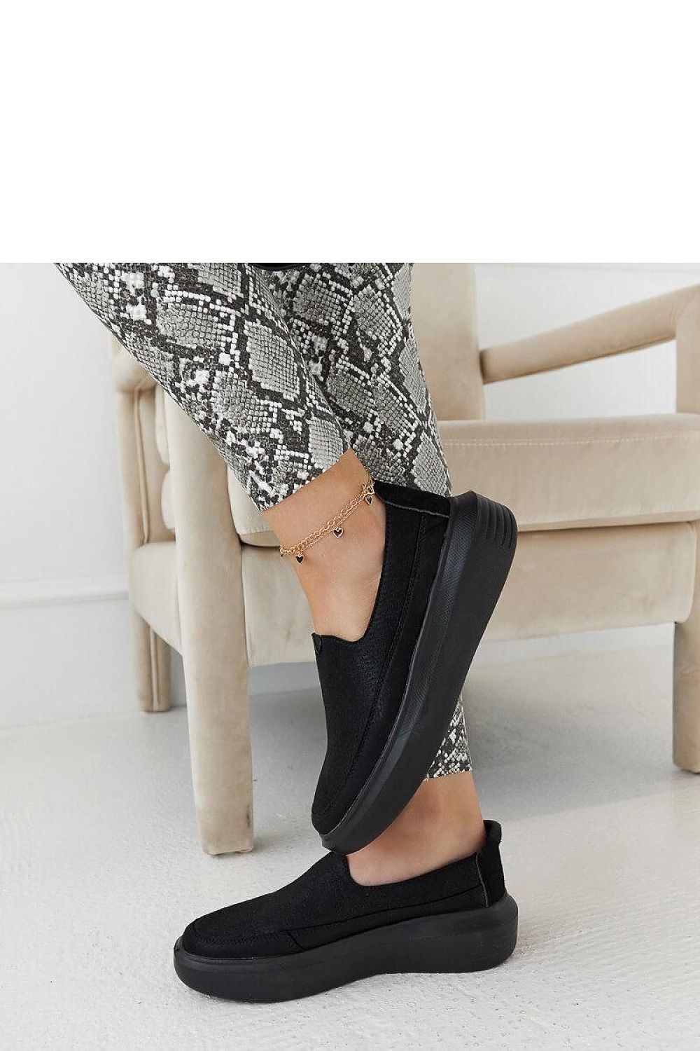  Low Shoes model 206474 Solea 