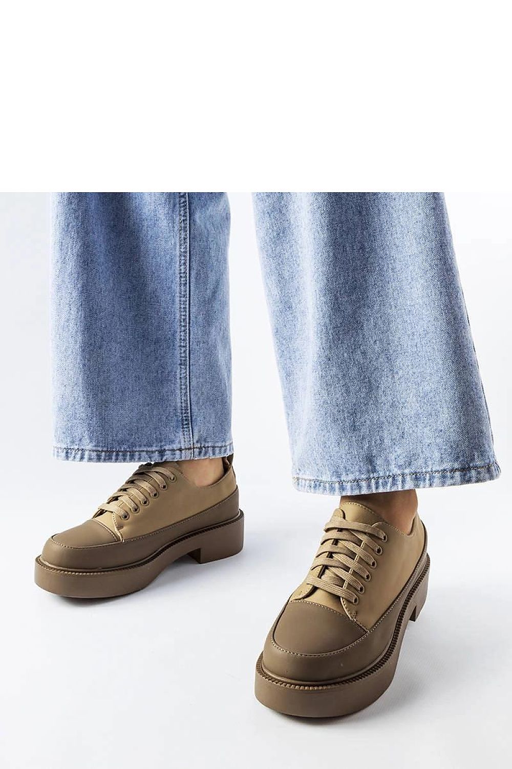  Low Shoes model 207043 Solea 