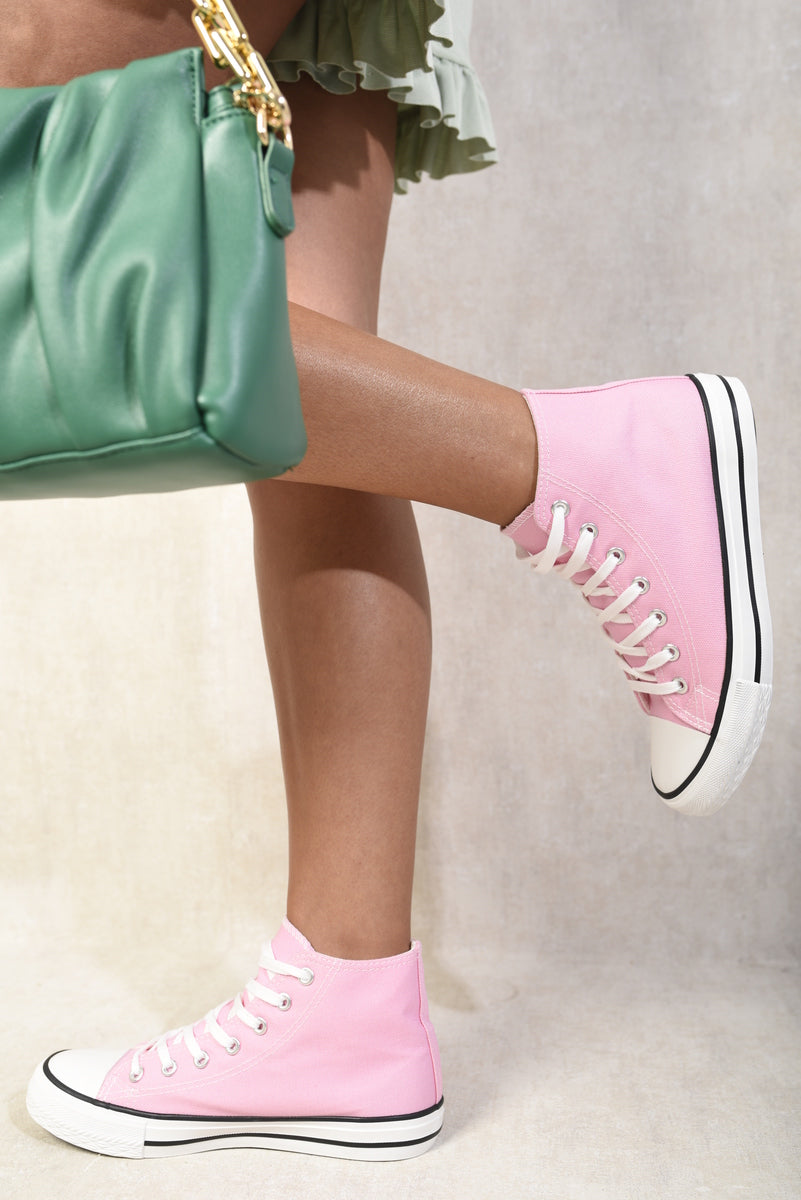 High Top Lace Up Trainers Moda