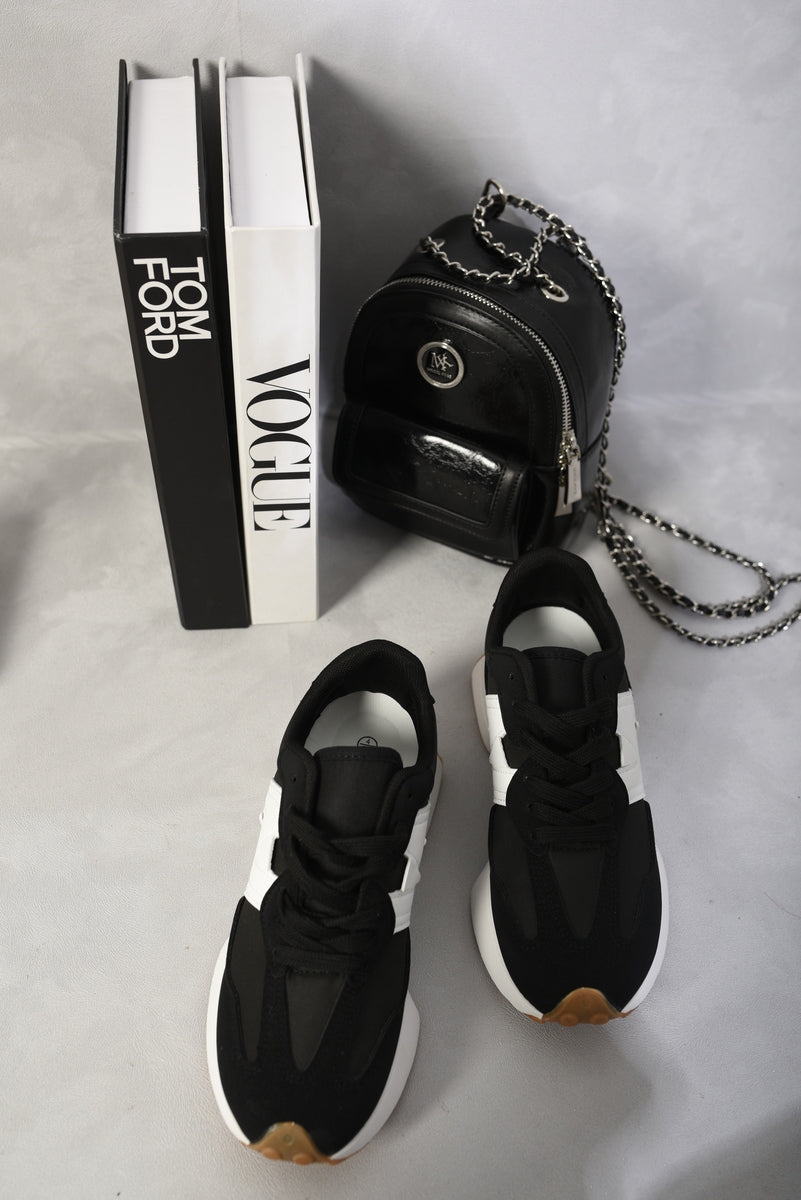 Low Top Lace Up Trainers Moda