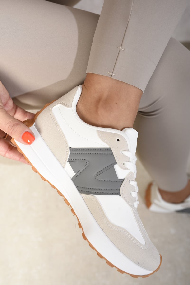 Low Top Lace Up Trainers Moda