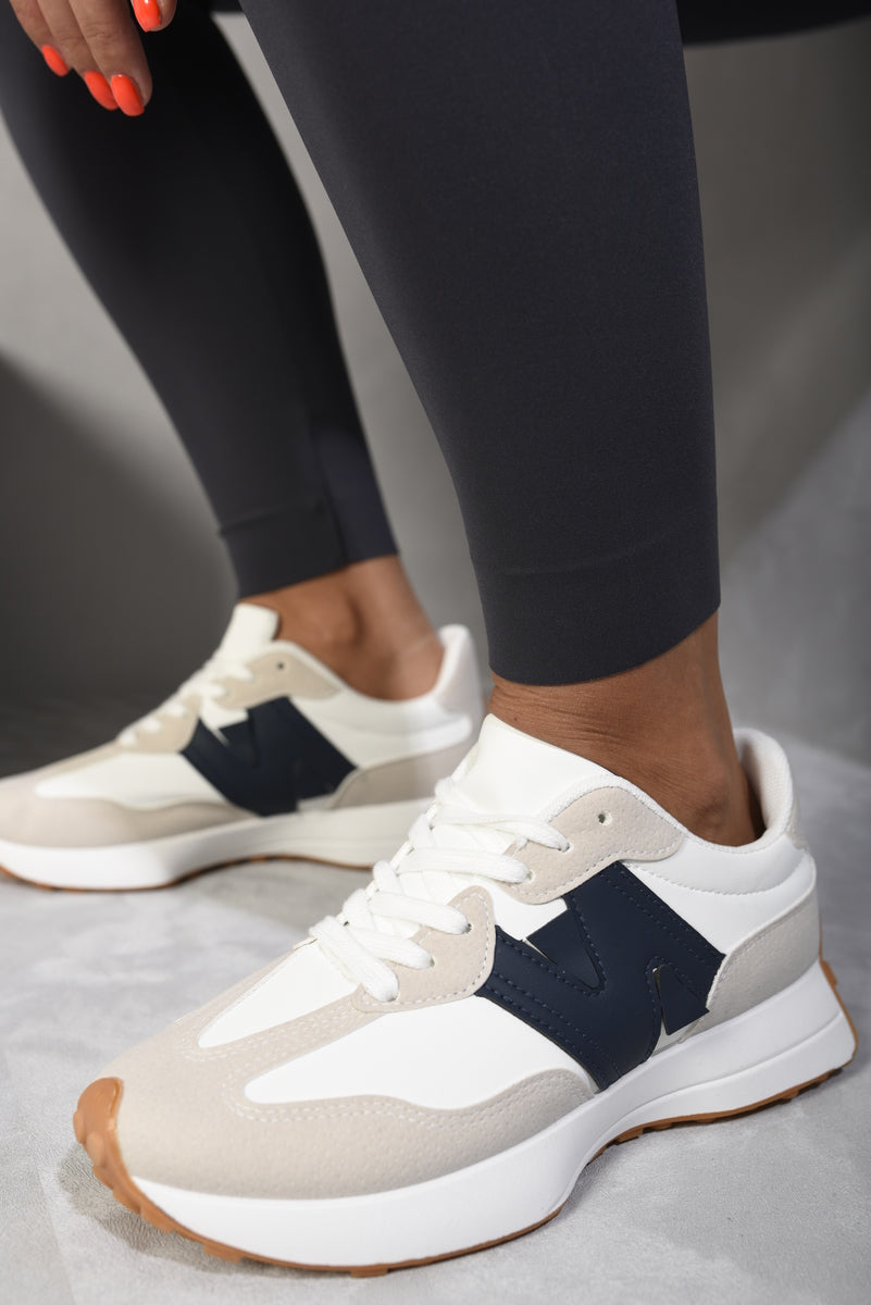 Low Top Lace Up Trainers Moda