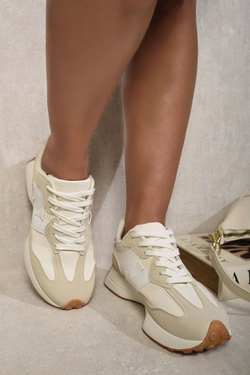 Low Top Lace Up Trainers Moda