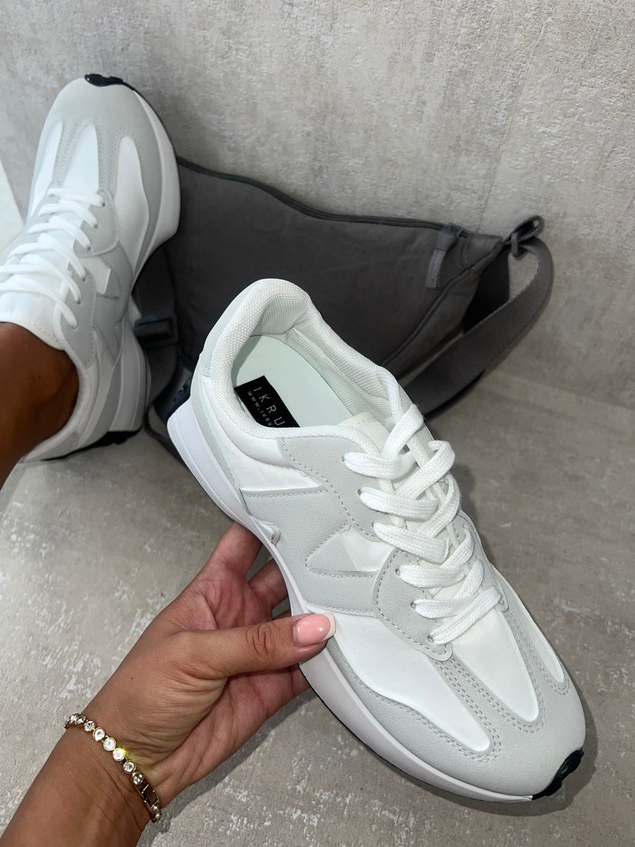 Low Top Lace Up Trainers Moda