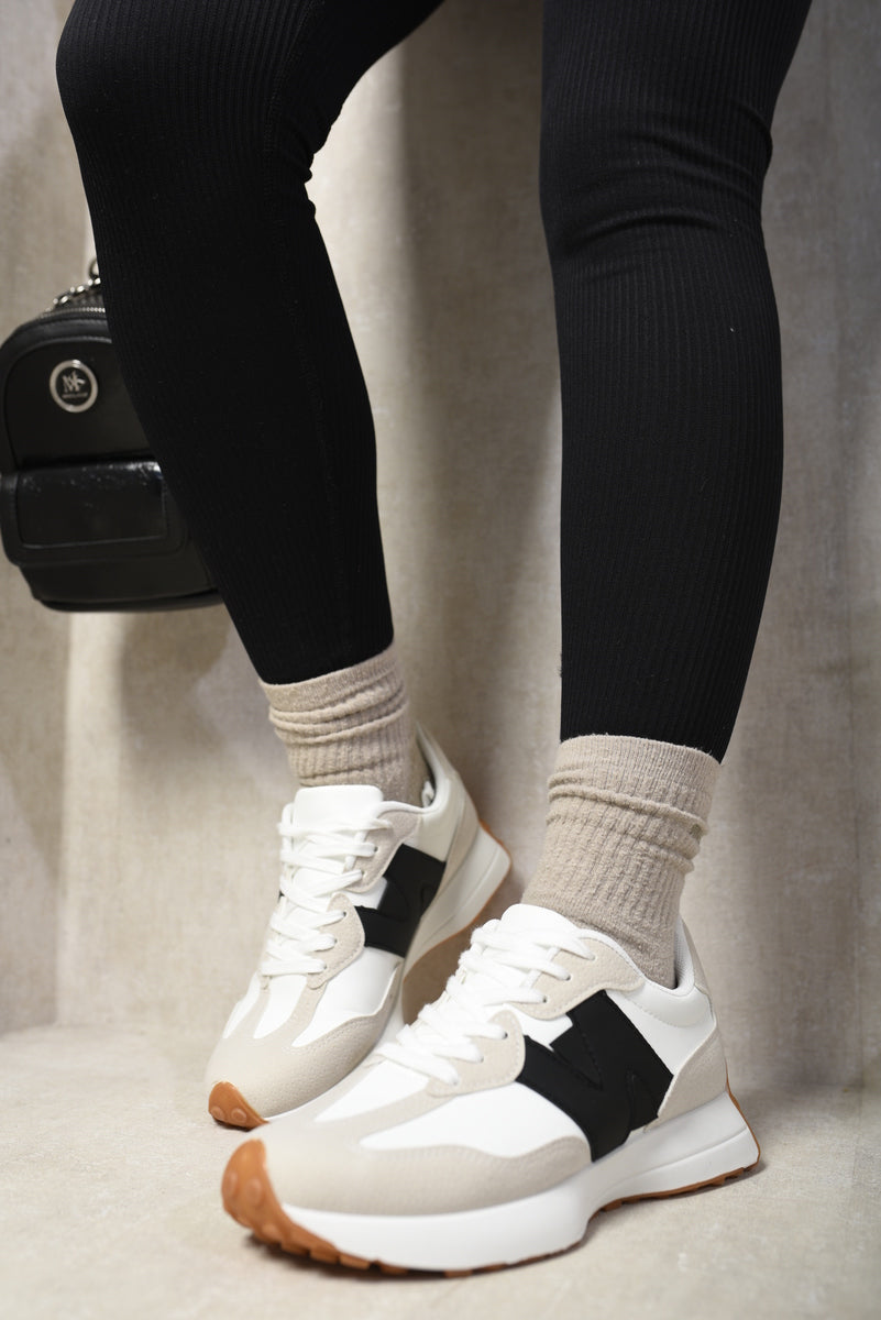 Low Top Lace Up Trainers Moda