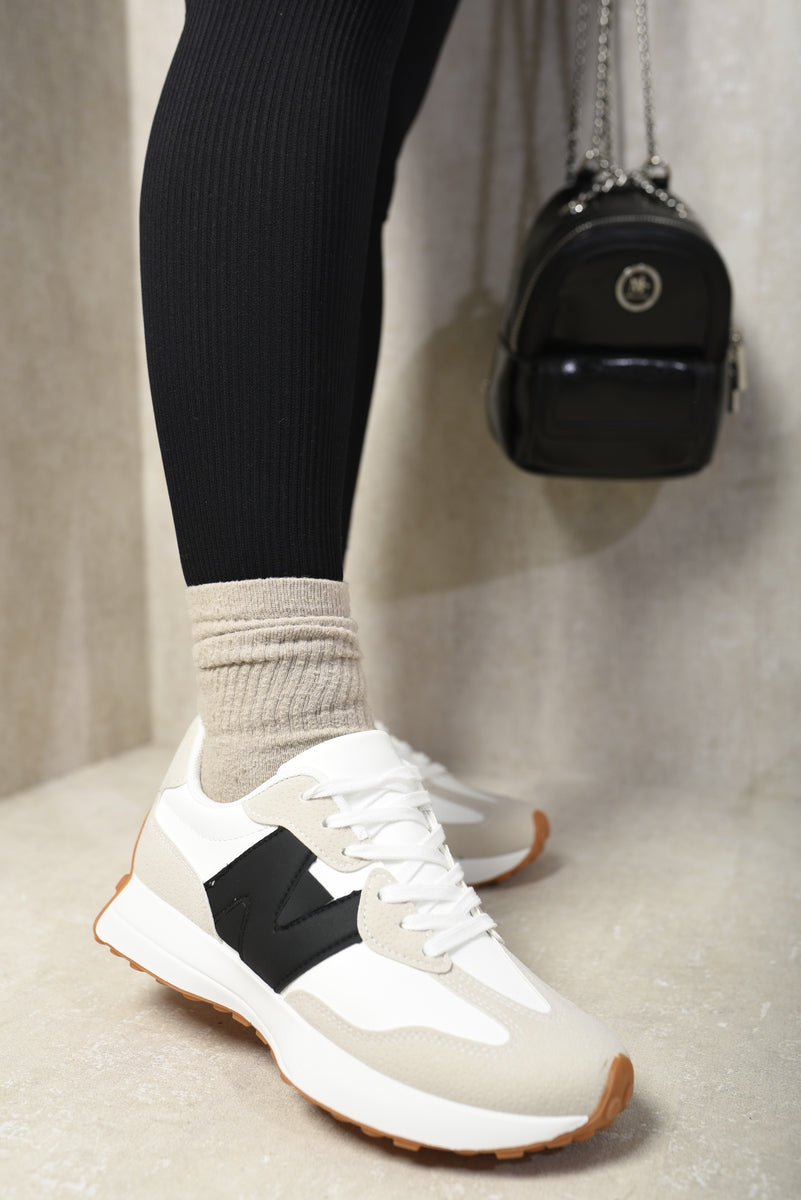 Low Top Lace Up Trainers Moda