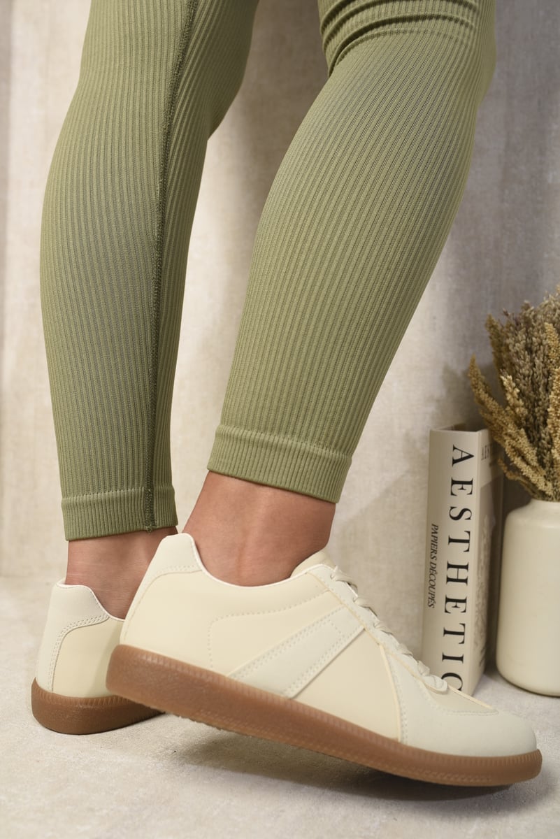 Low Top Lace-Up Trainers Moda