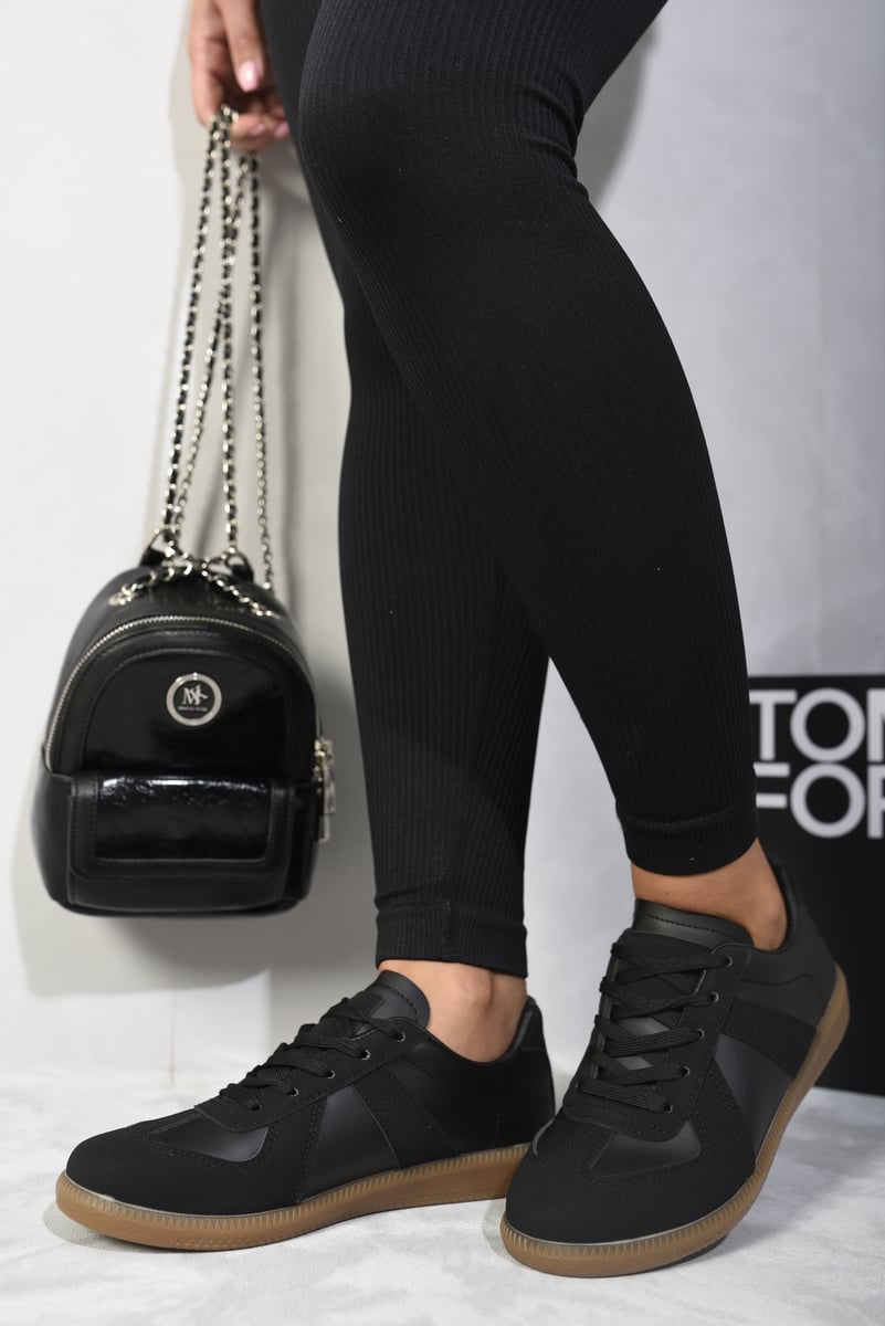 Low Top Lace-Up Trainers Moda