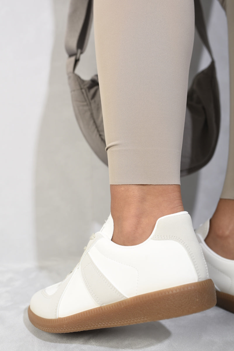 Low Top Lace-Up Trainers Moda