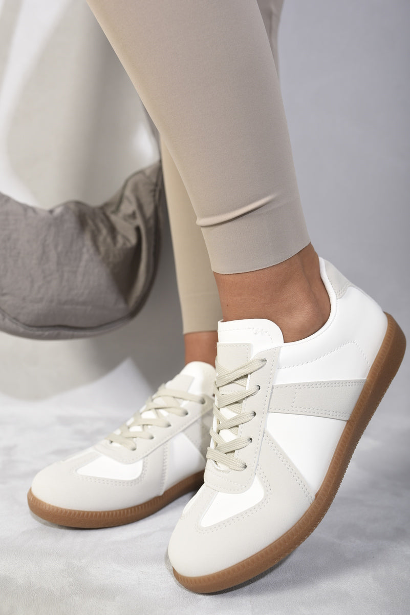 Low Top Lace-Up Trainers Moda