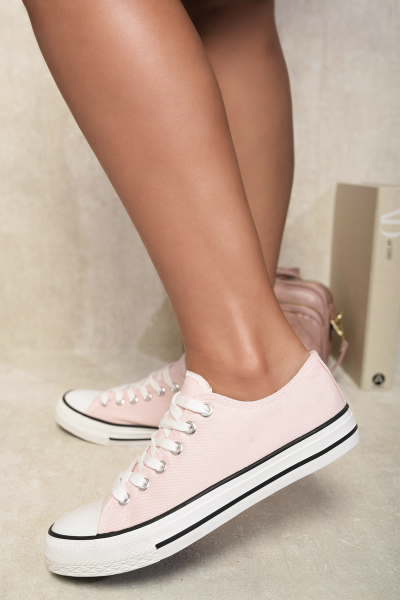 Low Top Lace up Trainers Moda