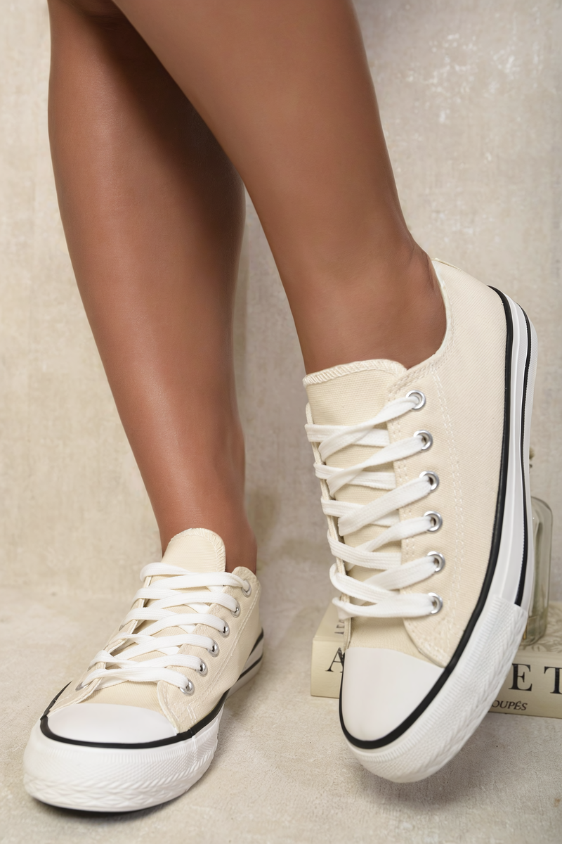 Low Top Lace up Trainers Moda