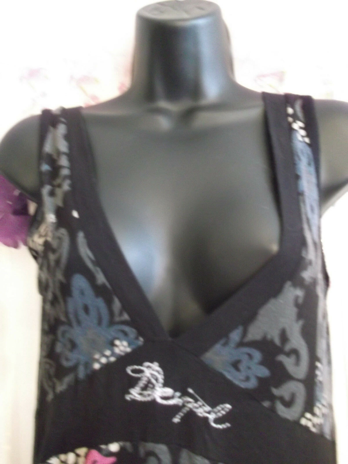 Lovely sleeveless Desiqual dress. Size 10-12.knee length.plunging neckline,jerse Desigual