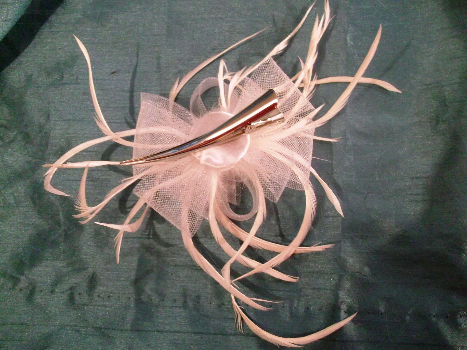 gorgeous white handmade feather fascinator-bow-clamp-special occasions 10"x9" WonkeyDOnkeyBazaar