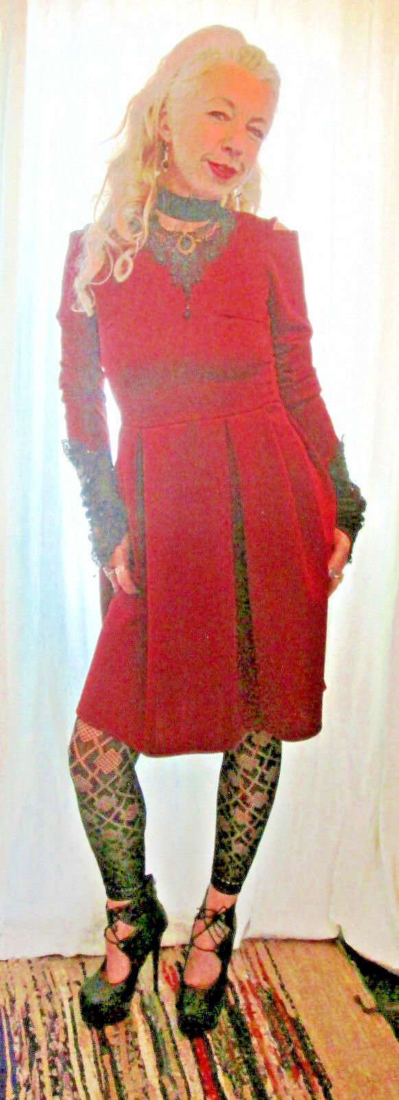 Stunning Two Tone Tie Cuff Dress. SIze 10-red&black or green&black-goth sleeves, Unbranded