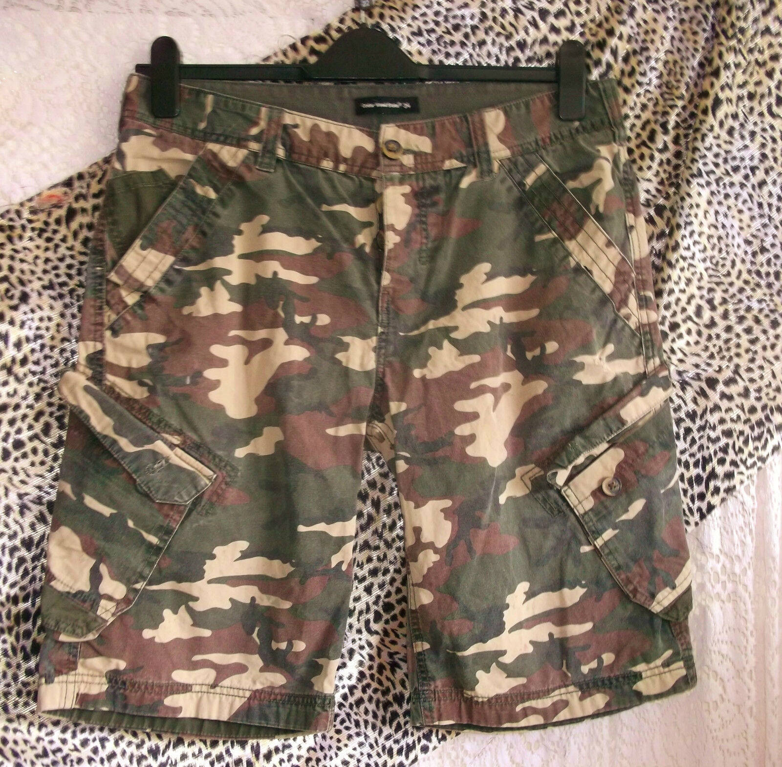 cederwood 34" camouflage shorts. canvas/cotton.back& side  pockets Wonkey Donkey Bazaar