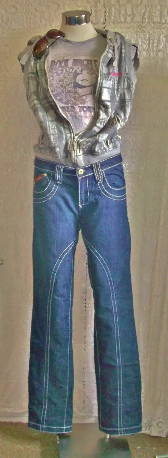 BABY PHAT DARK DENIM JEANS .SIZE 32.with gold/white embroidered back pockets Baby Phat