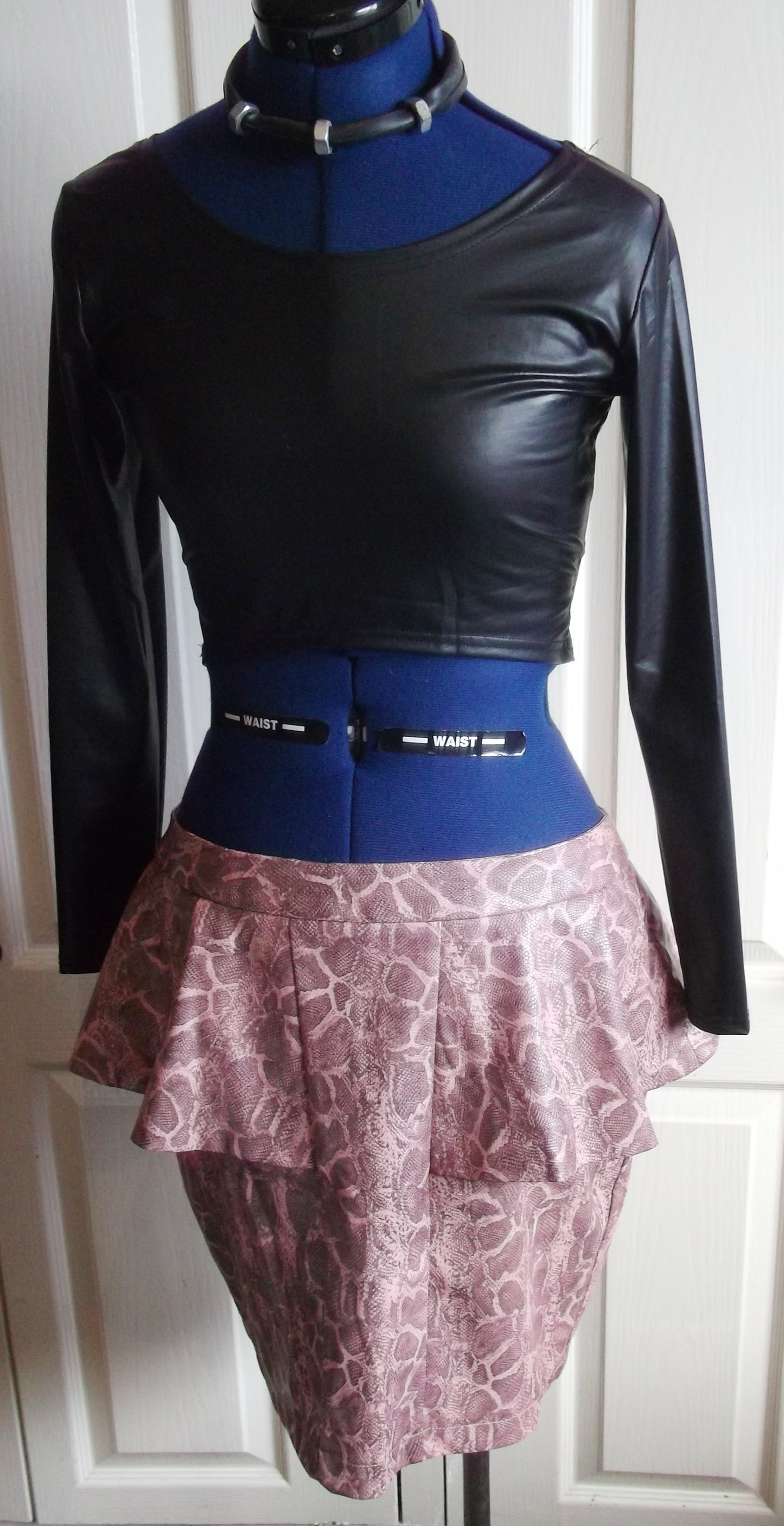 PUNK/alternative pink faux snakeskin peplo skirt.size 14uk.kneelength,zip,lined Wonkey Donkey Bazaar