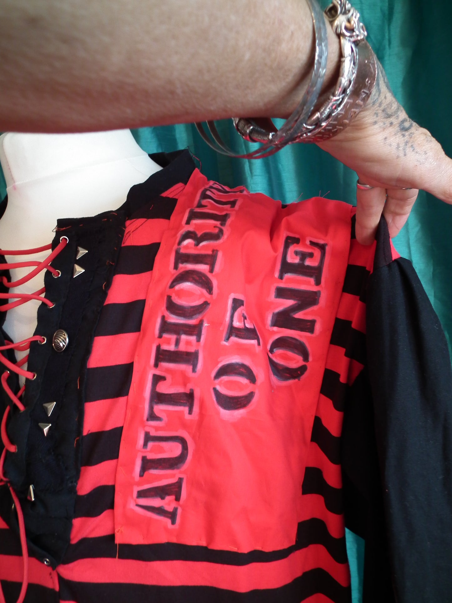 HAND-MADE ORIGINAL EXCLUSIVE DESIGN PIRATE tunic SHIRT-heavy cotton size xl-48/50"chest red & black Wonkey Donkey Bazaar