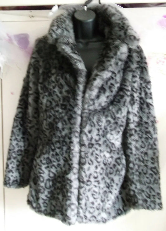 Funky,Fluffy size12,leopard print, faux fur jacket,hip length, lined,clasp front Unbranded