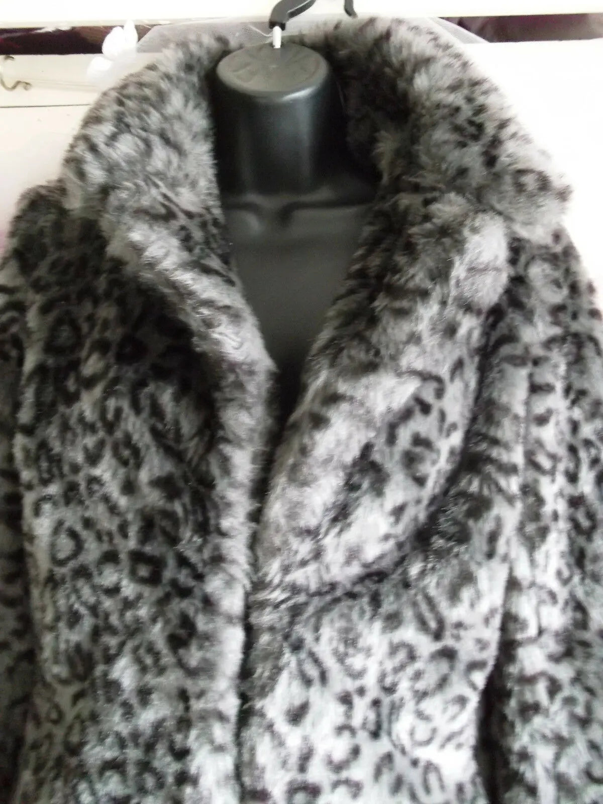 Funky,Fluffy size12,leopard print, faux fur jacket,hip length, lined,clasp front Unbranded