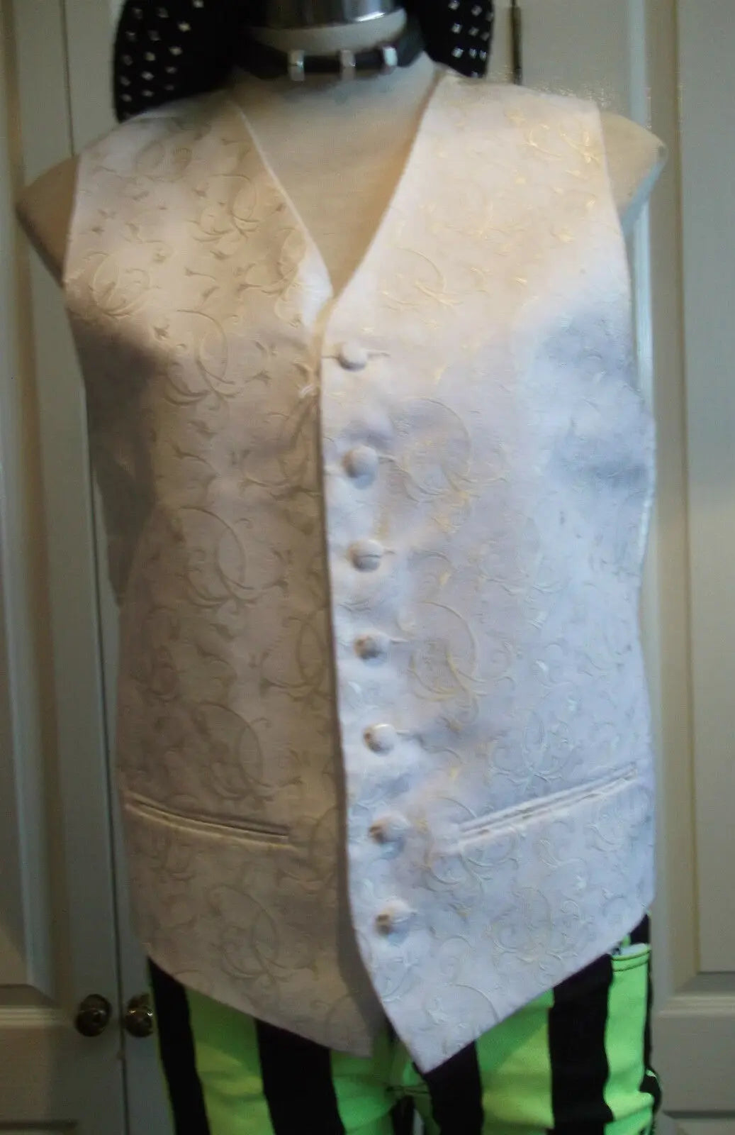 STEAMPUNKcream Vintage Waistcoat.satin back,embroidered fabric,linED.size38"cheS PISCADOR