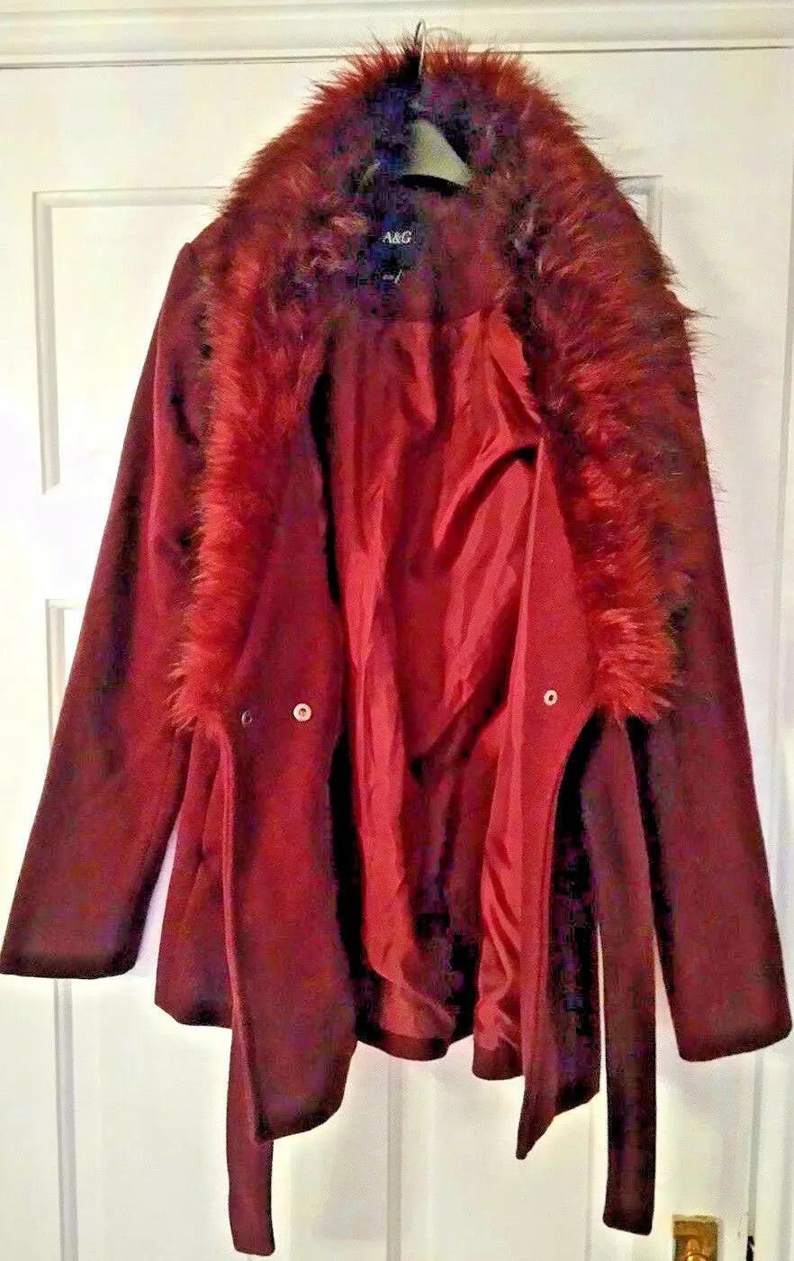Size 8 purple faux fur collar, womans WOOcoat from New Look excellent condition  New Look