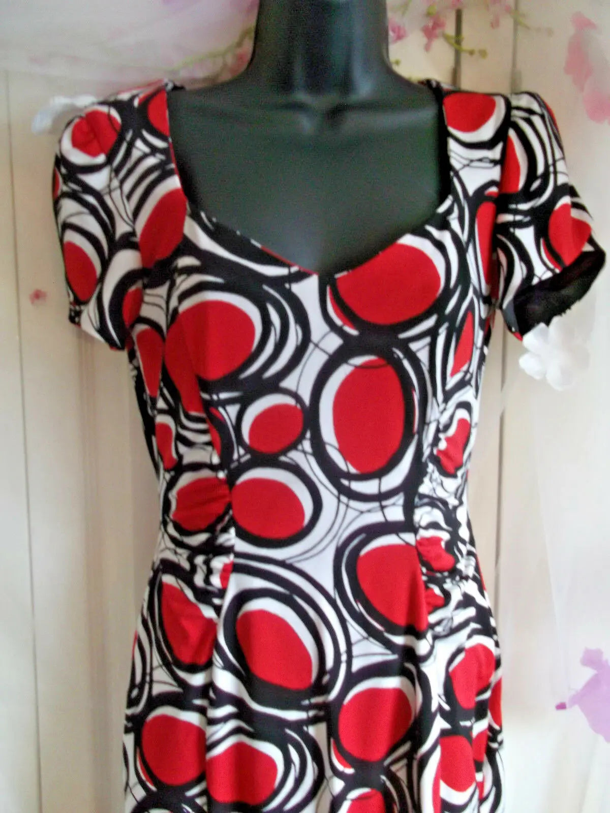 Smart M&S, lined fitted dress, size 8,hidden zip,cap sleeves,calf length NEW. Marks and Spencer