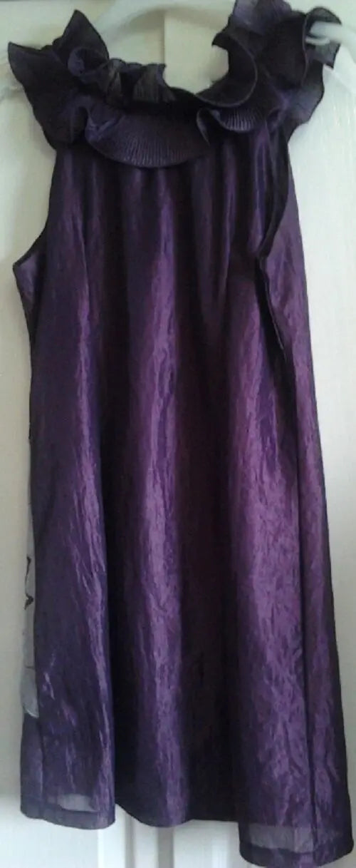 Stunning  RETRO 60's Purple silk Dress, purple ruffle collar&silver star.size10 unbranded