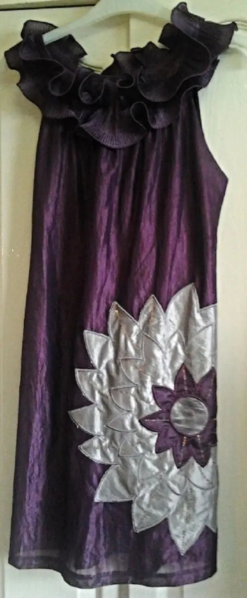 Stunning  RETRO 60's Purple silk Dress, purple ruffle collar&silver star.size10 unbranded