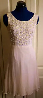 Stunning Ivory vintage 1960s vintage Mod dress. Lace with handstiched bead.XS 6 Wonkey Donkey Bazaar