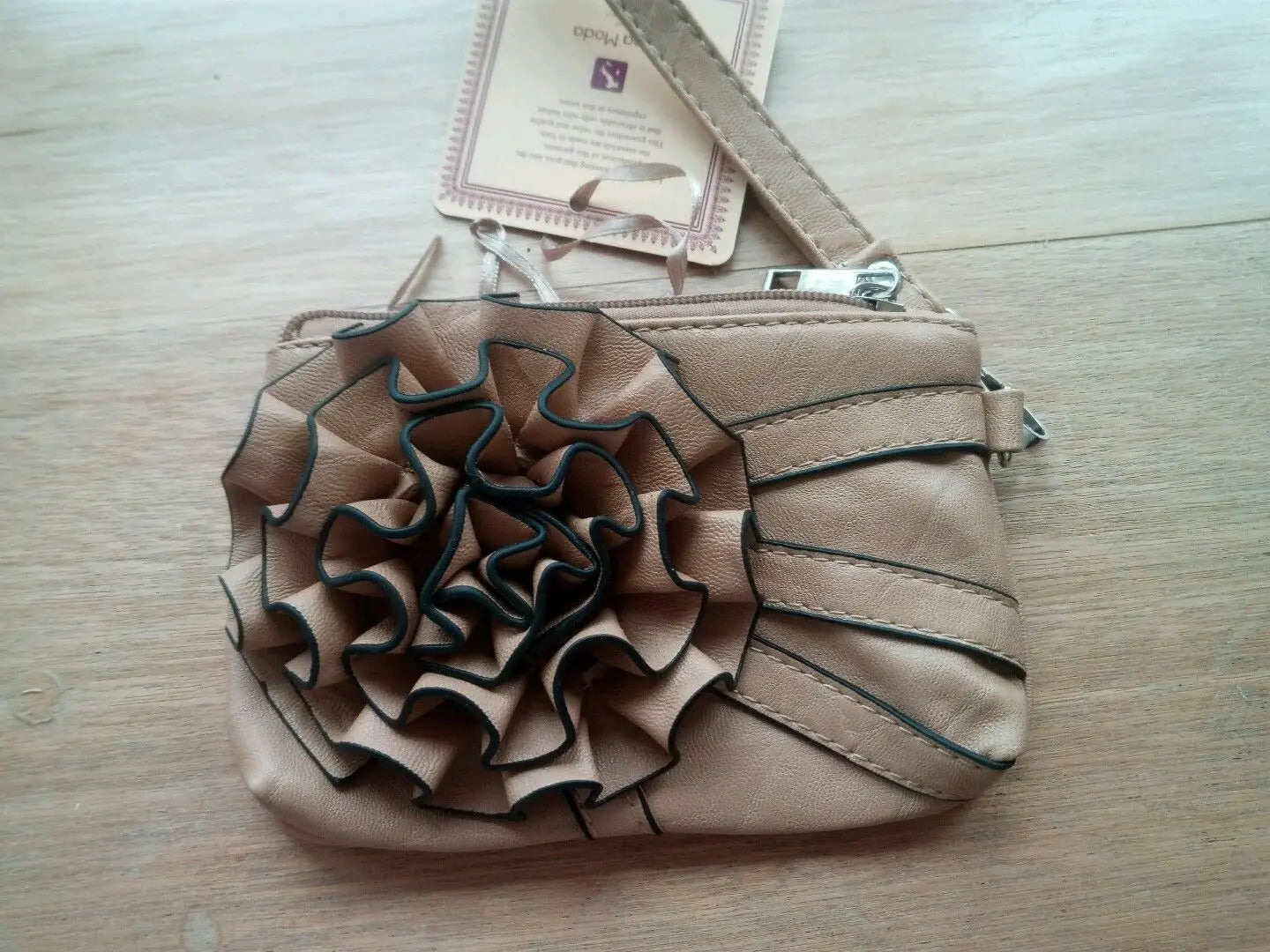 StunningVintage/Retro beige leather Eve/clutch bag-side strap & bow 7"X4.5"x1" Linna Moda-Made in Italy
