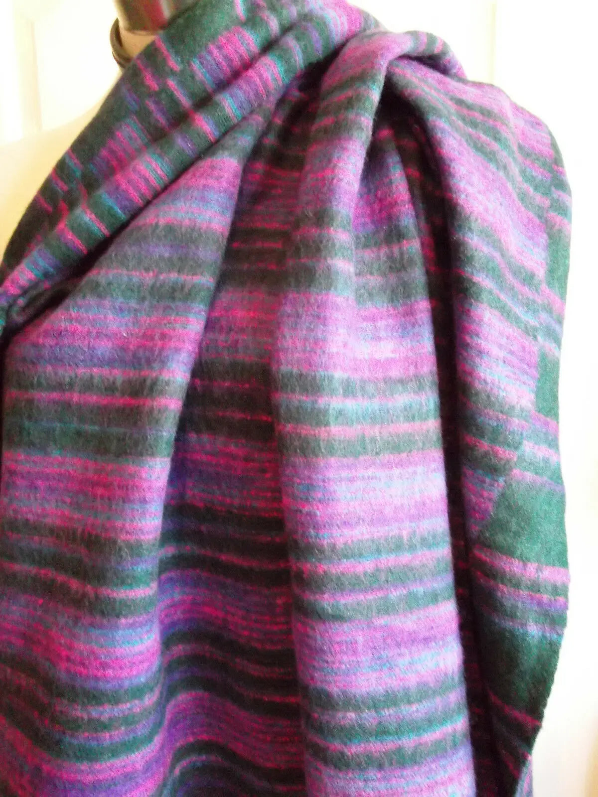 Warm & cuddly Cashmelon Blanket/Shawl/wrap -Standard size 104 cm x 195 cm. Unbranded