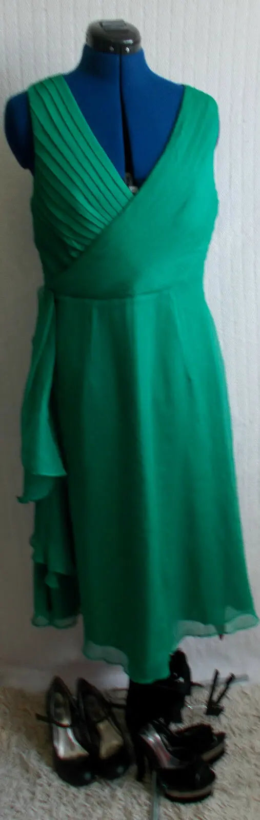 gorgeous green dress crossover bodice.lined, size 14, floaty Unbranded