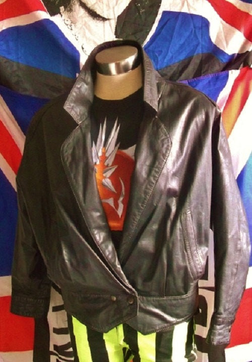 retro crop black leather jacket.size 12.X-over, 2stud waist button Wonkey Donkey Bazaar