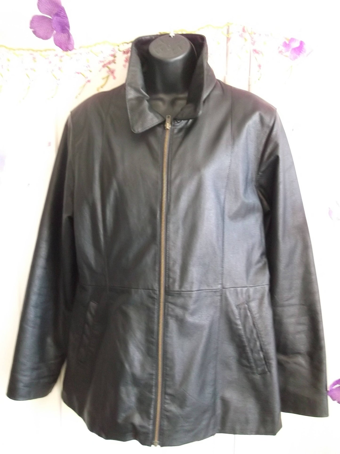 Stunning, Black leather coat 3/4 length,zip front,size 12.Bust 43".excellent condition Wonkey Donkey Bazaar