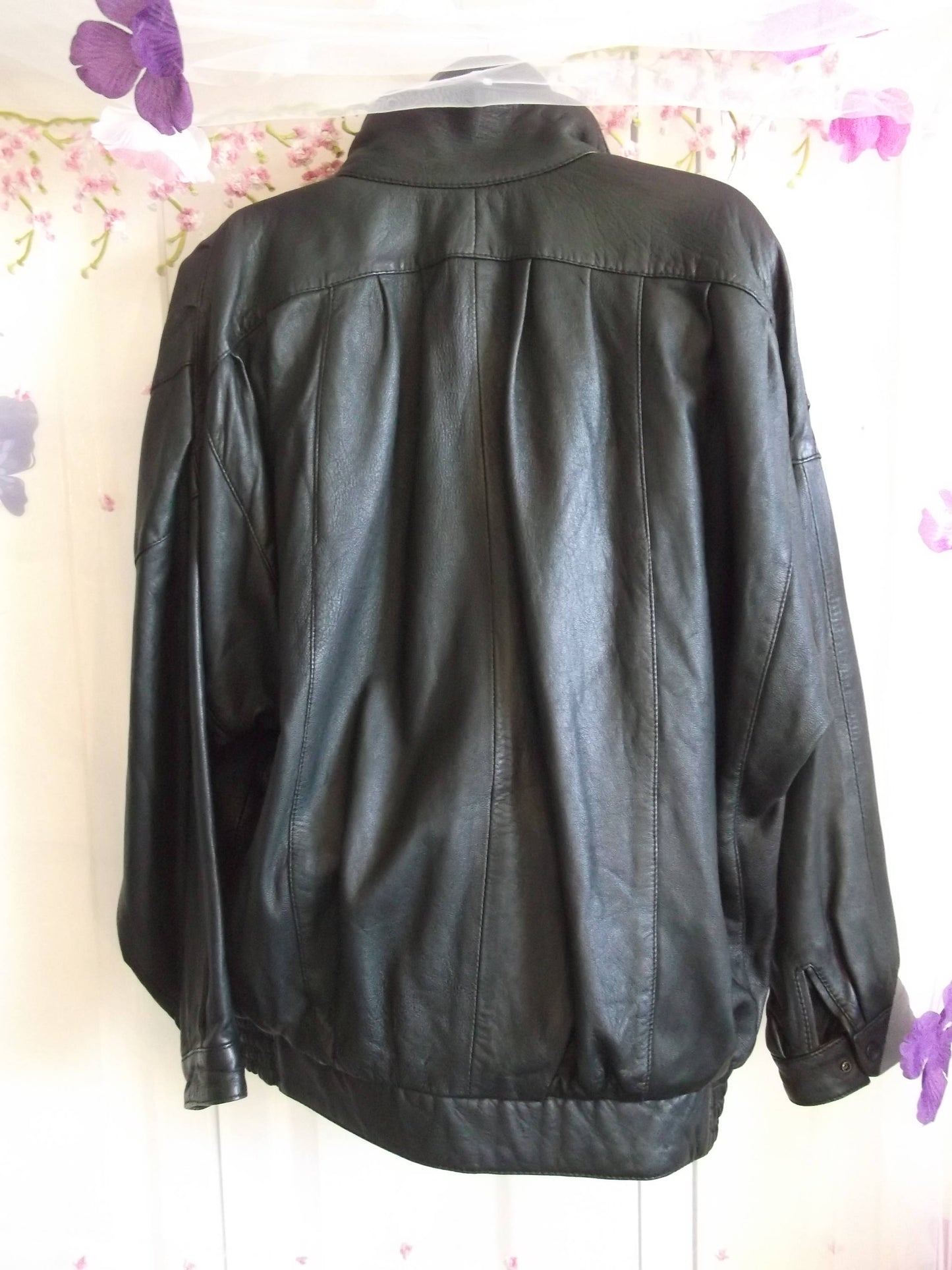 Black leather bomber/batwing sleeve style jacket,elasticated waist,zip front.size XL Wonkey Donkey Bazaar
