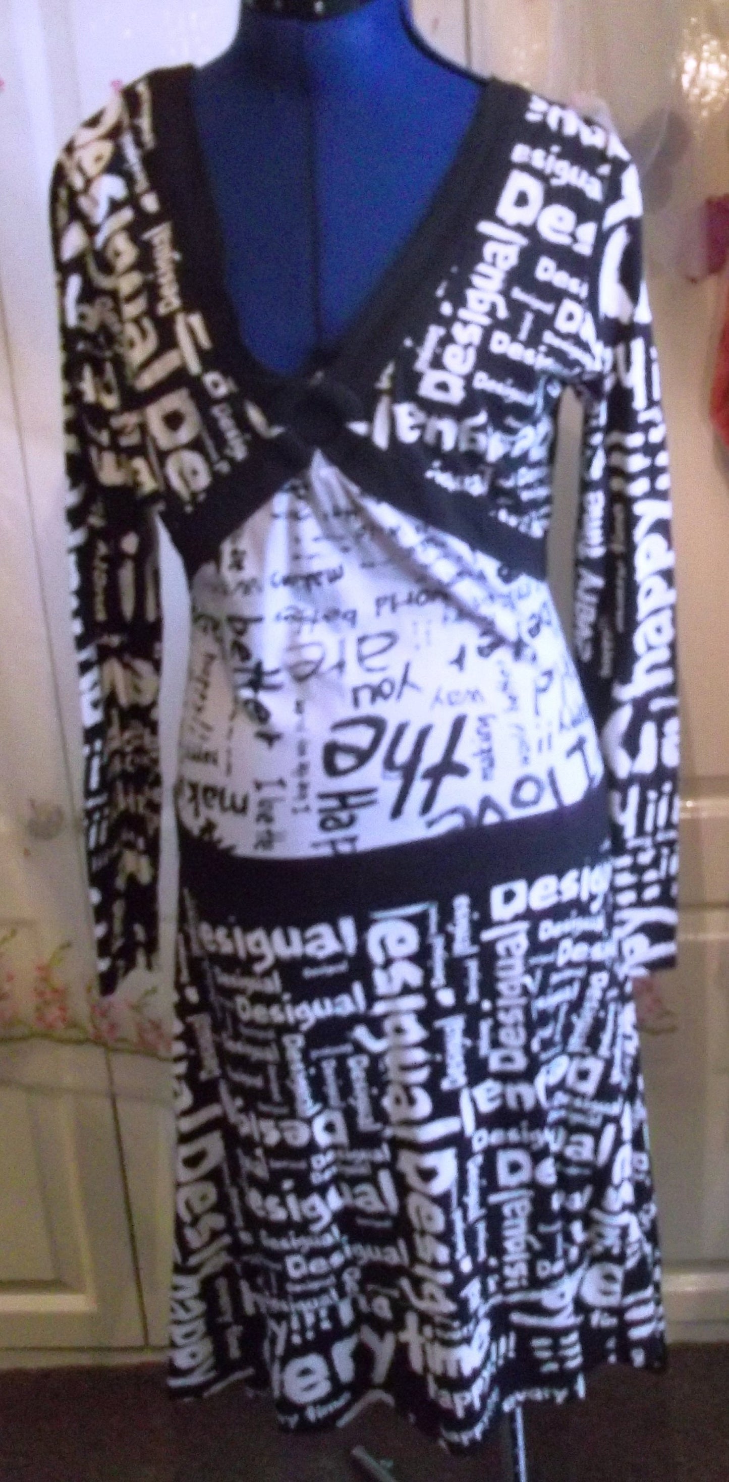 Ladies Stunning Black & White Desigual Dress Size M 12/14.3/4 3/4 sleeves.kneelength Wonkey Donkey Bazaar