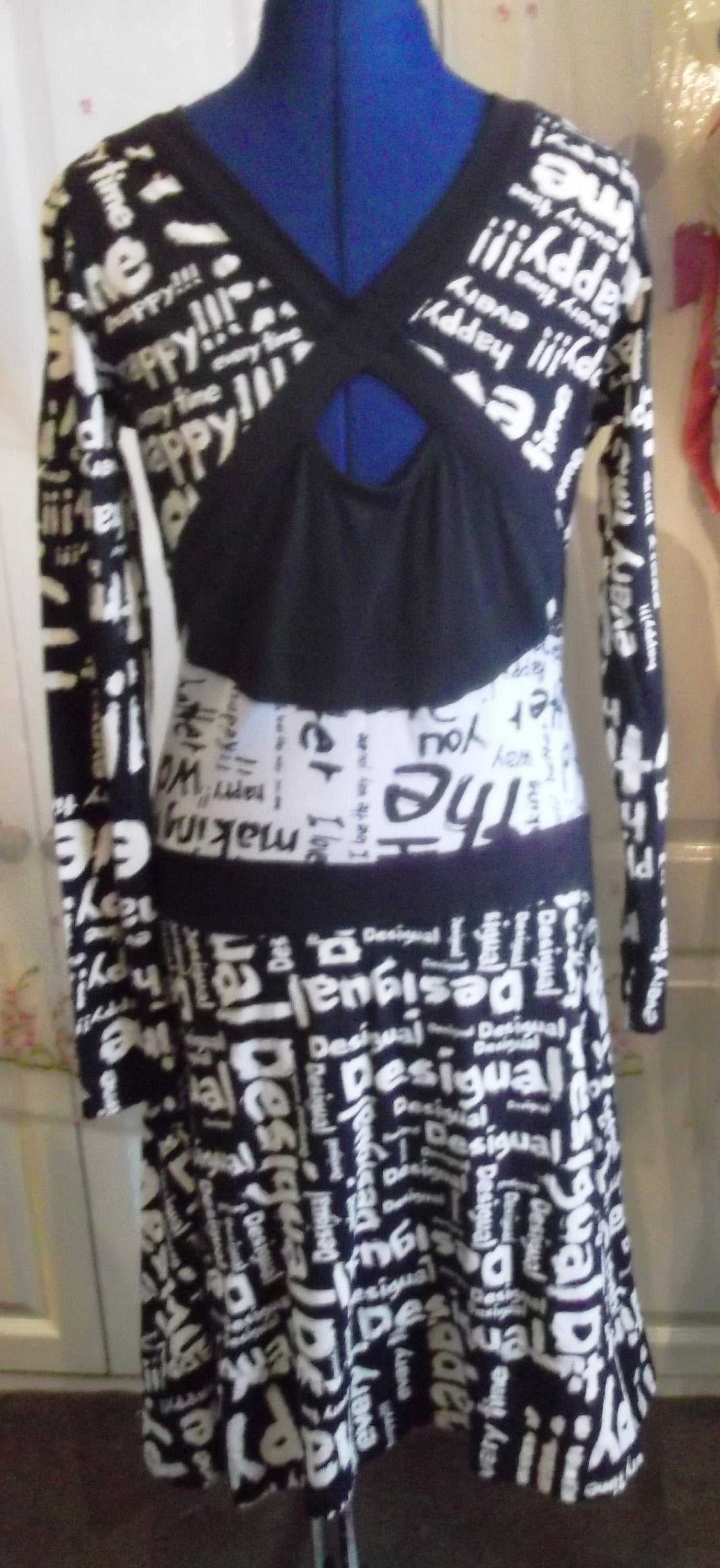Ladies Stunning Black & White Desigual Dress Size M 12/14.3/4 3/4 sleeves.kneelength Wonkey Donkey Bazaar