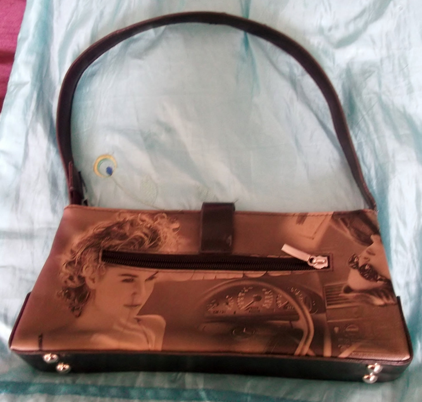 Retro Chic Vintage handbag with 50's style image design, gold clasp. Wonkey Donkey Bazaar