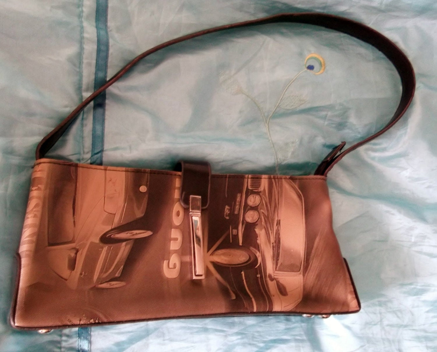 Retro Chic Vintage handbag with 50's style image design, gold clasp. Wonkey Donkey Bazaar