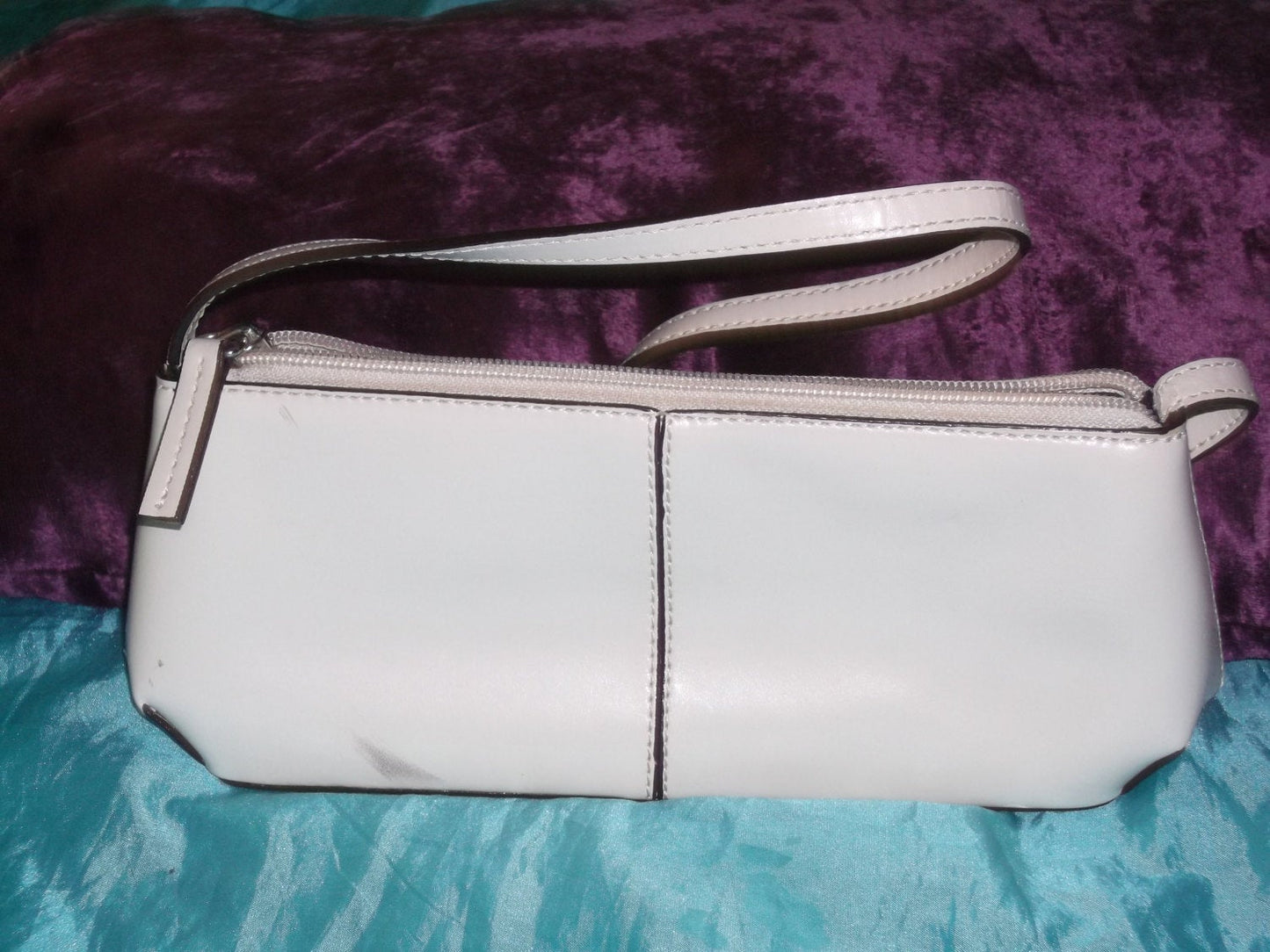 Vintage Fiorelli cream leather small shoulder bag-1strap.zip fastener/innner pocket Wonkey Donkey Bazaar