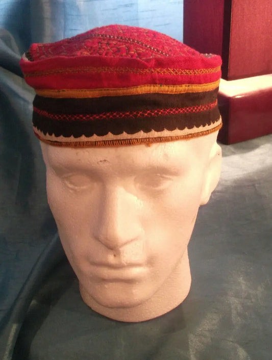 punk/cosplay/festi/stagewear/costume/ RED FEZ STYLE HAT WITH DOT 29"/59CM unbranded. vintage