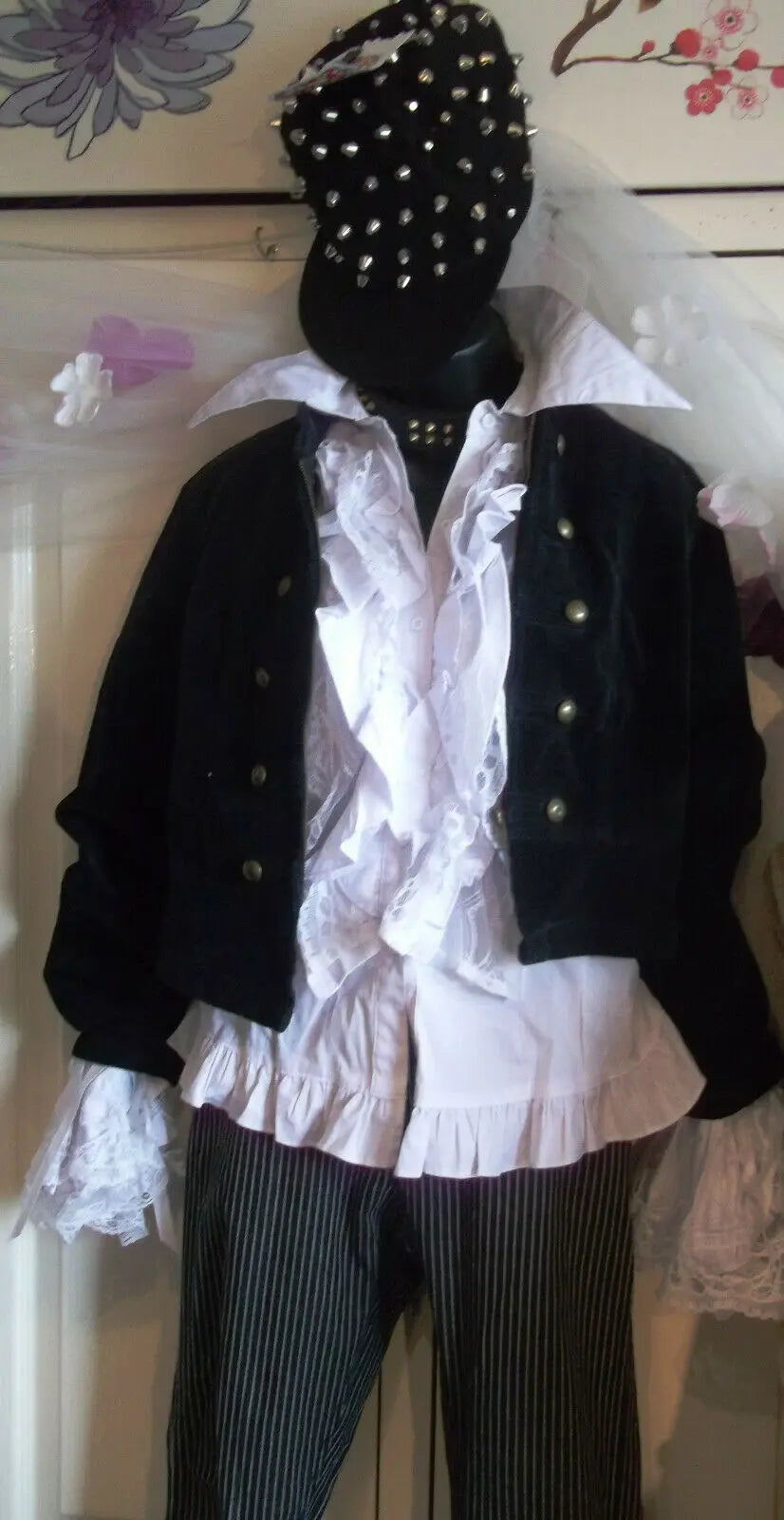 steampunk/goth/boho.black velvet military jacket with brass buttons size 12 Unbranded