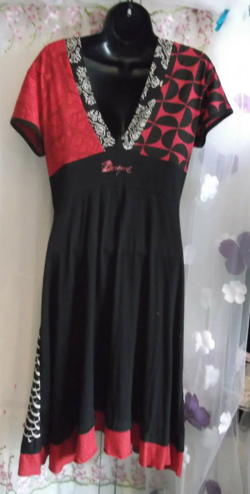 stunning Desigual Dress L-size 16 aprox UK, v-neck,knee length Desigual